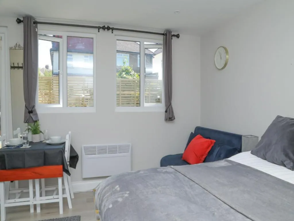 Stayzo - Crofton Park - Central London Refurbished Studio