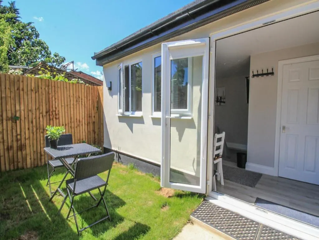 Stayzo - Crofton Park - Central London Refurbished Studio 0*,  United Kingdom