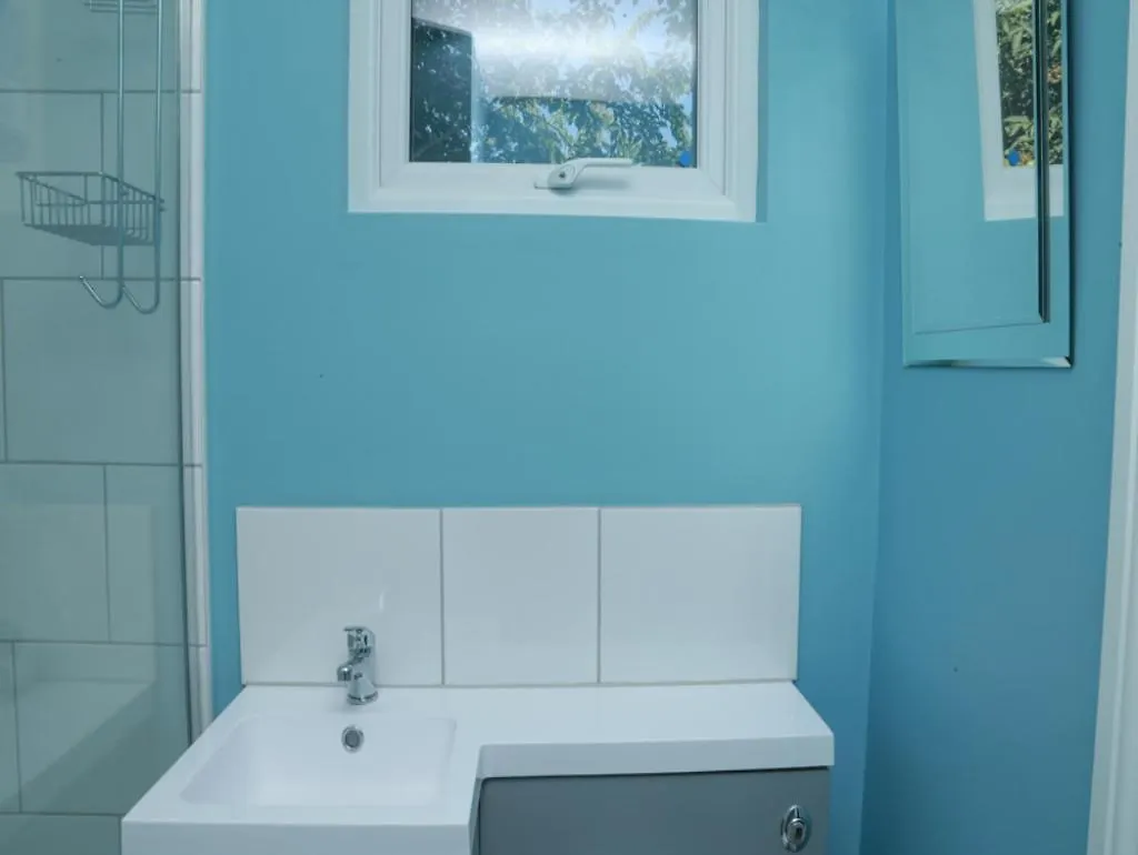 Stayzo - Crofton Park - Central London Refurbished Studio Apartment